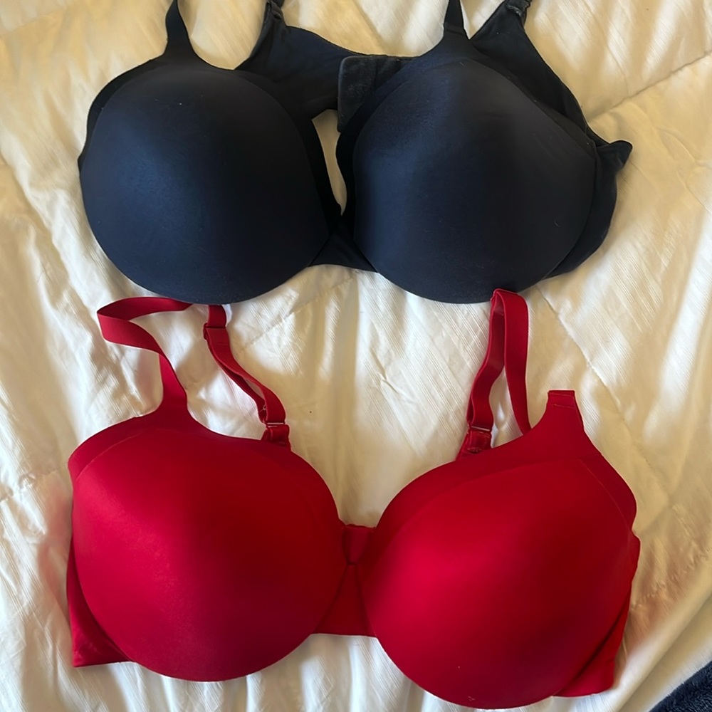 Bundle of Two Maidenform Tee Shirt Bras in 40C